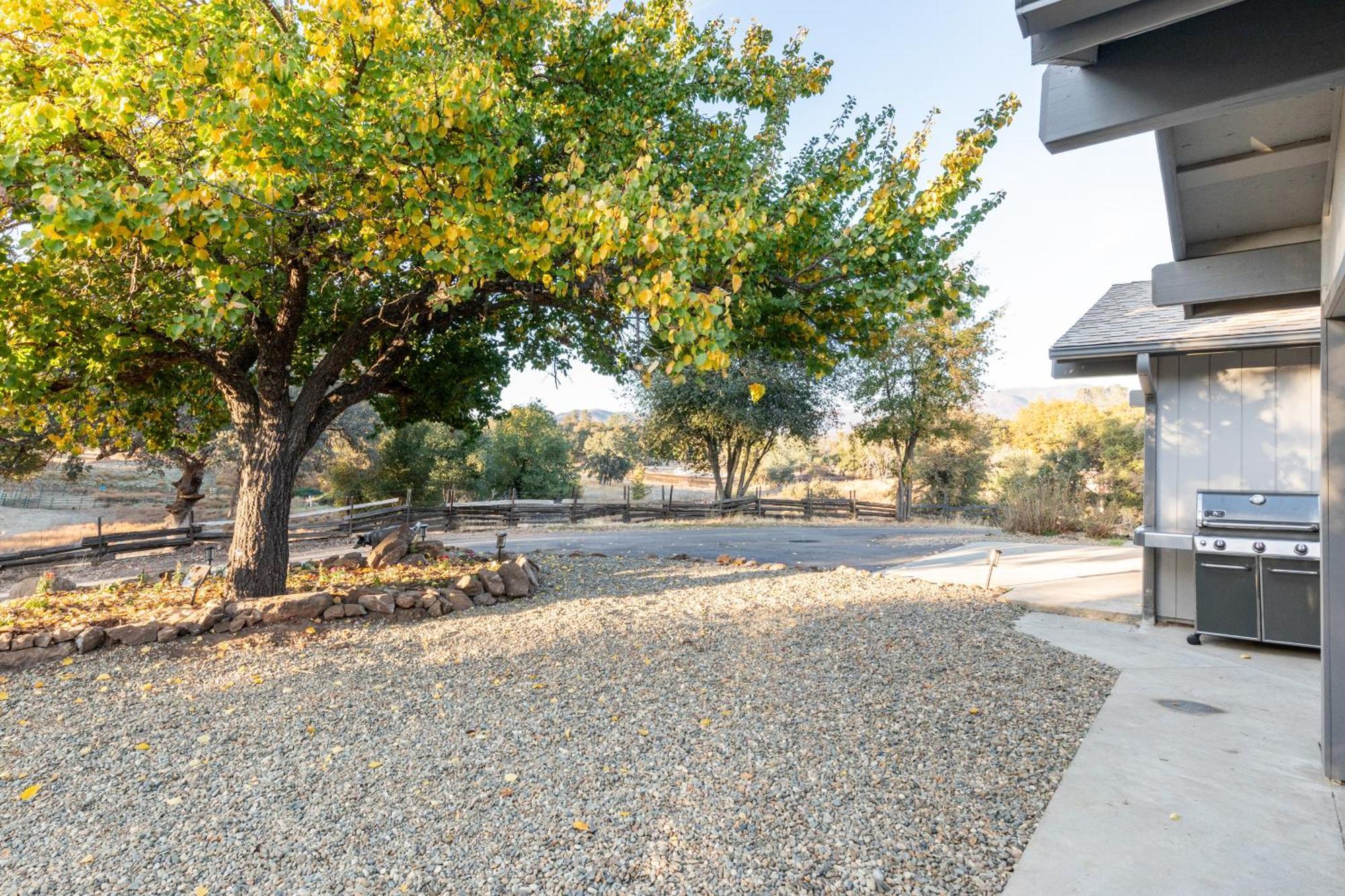 Rolling Oaks Ranch - 200 Acres Of Lakeside Beauty & Countryside Serenity มารีโปซา ภายนอก รูปภาพ
