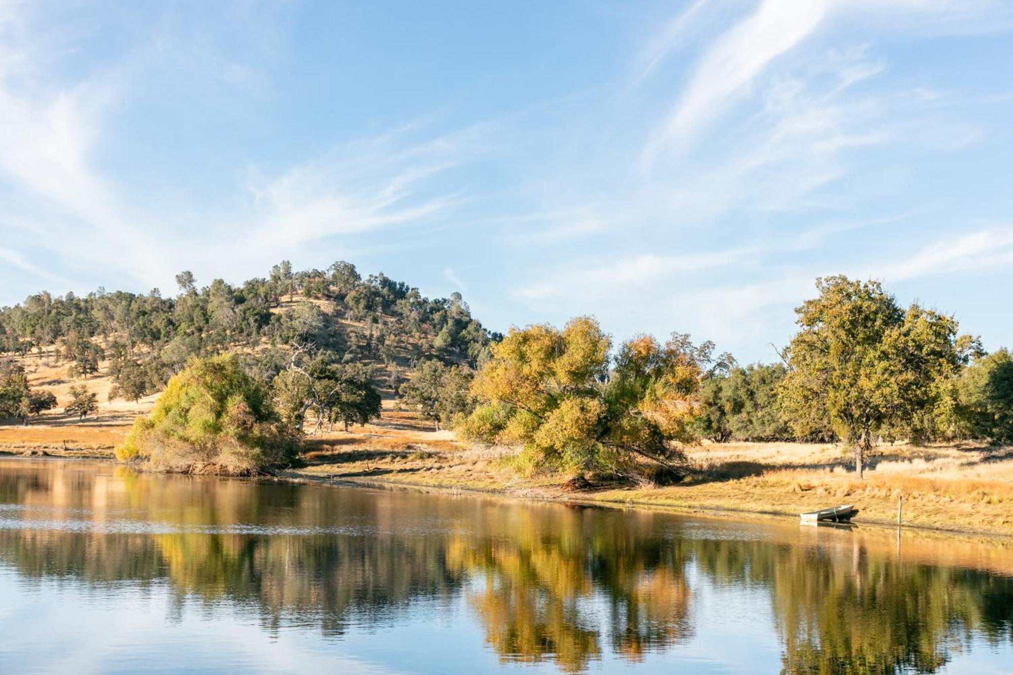 Rolling Oaks Ranch - 200 Acres Of Lakeside Beauty & Countryside Serenity มารีโปซา ภายนอก รูปภาพ