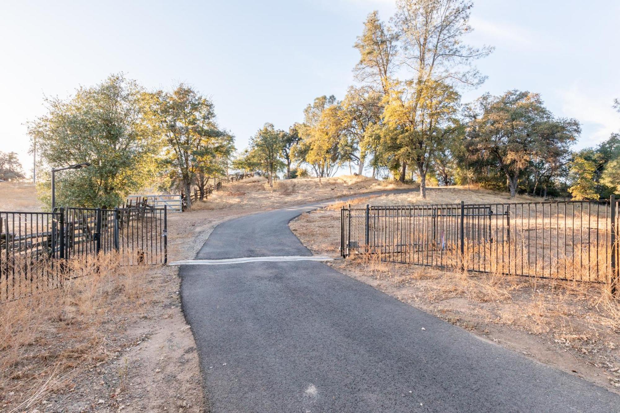 Rolling Oaks Ranch - 200 Acres Of Lakeside Beauty & Countryside Serenity มารีโปซา ภายนอก รูปภาพ
